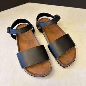 BearPaw Alma black light weight leather & suede comfortable sandals Sz-7.  L